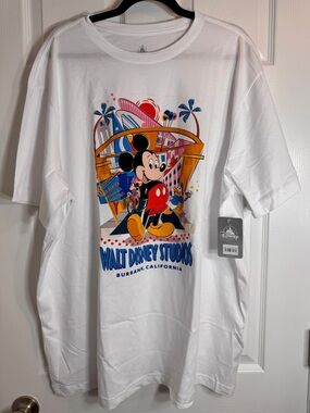 NWT Disney Store Mickey & Friends Walt Disney Studios Burbank CA Graphic Tee XXL